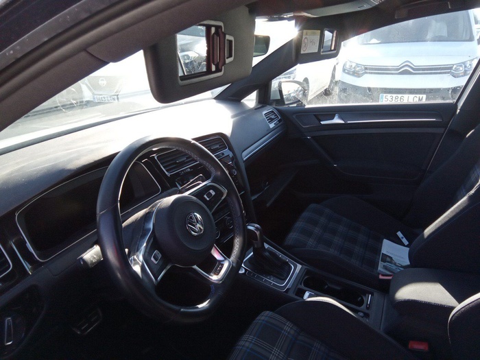 Volkswagen Golf GTE 1.4 TSI e-Power 150 kW (204 CV) DSG Vehículo usado en Madrid Volkswagen Golf GTE 1.4 TSI e-Power 150 kW (204 CV) DSG Vehículo usado en Madrid