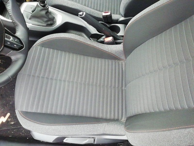 Peugeot 208 BlueHDi 100 Active 75 kW (100 CV) 15 Peugeot 208 BlueHDi 100 Active 75 kW (100 CV) 15