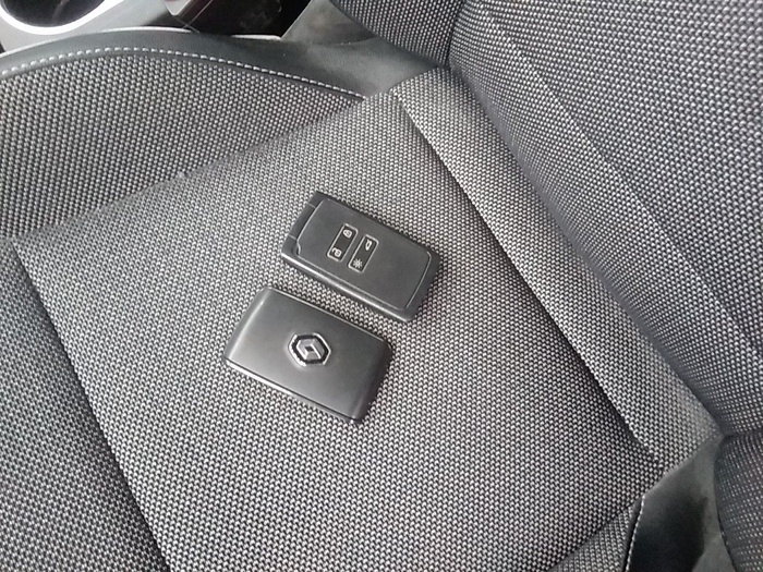 Renault Captur Zen E-TECH Híbrido enchufable 118 kW (160 CV) Vehículo usado en Madrid Renault Captur Zen E-TECH Híbrido enchufable 118 kW (160 CV) Vehículo usado en Madrid