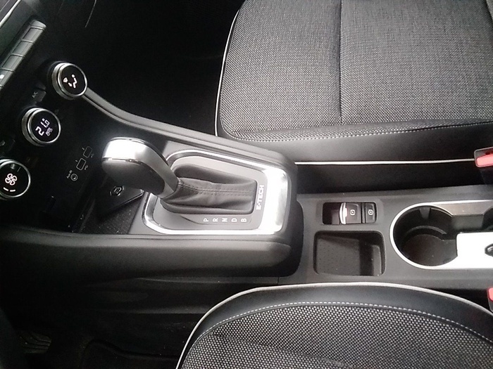 Renault Captur Zen E-TECH Híbrido enchufable 118 kW (160 CV) Vehículo usado en Madrid Renault Captur Zen E-TECH Híbrido enchufable 118 kW (160 CV) Vehículo usado en Madrid