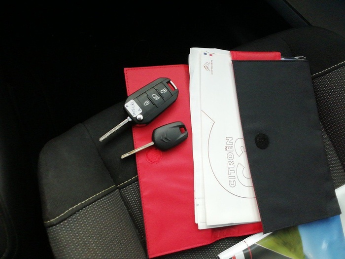 Citroen C3 BlueHDi 100 S&S Live Pack 75 KW (100 CV) Vehículo usado en Madrid Citroen C3 BlueHDi 100 S&S Live Pack 75 KW (100 CV) Vehículo usado en Madrid