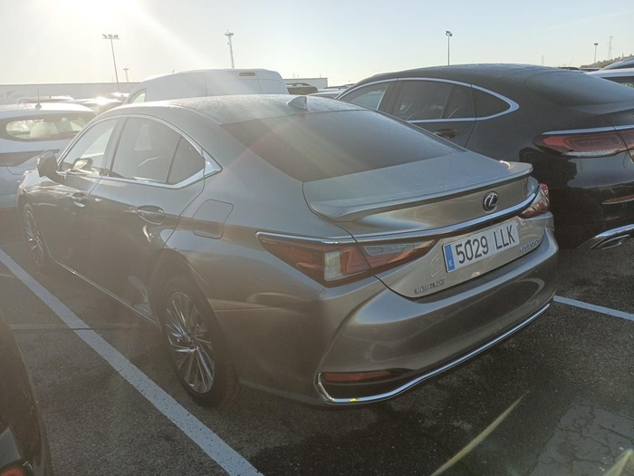 Lexus ES 300h Executive 160 kW (218 CV) Vehículo usado en Madrid Lexus ES 300h Executive 160 kW (218 CV) Vehículo usado en Madrid