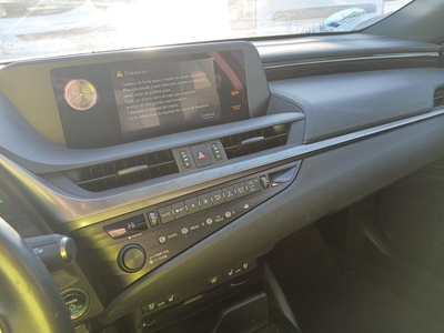 Lexus ES 300h Executive 160 kW (218 CV) 8 Lexus ES 300h Executive 160 kW (218 CV) 8