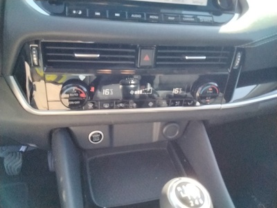 Nissan Qashqai DIG-T 140 mHEV N-Connecta 4x2 103 kW (140 CV) 10 Nissan Qashqai DIG-T 140 mHEV N-Connecta 4x2 103 kW (140 CV) 10