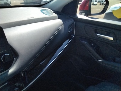 Nissan Qashqai DIG-T 140 mHEV N-Connecta 4x2 103 kW (140 CV) 12 Nissan Qashqai DIG-T 140 mHEV N-Connecta 4x2 103 kW (140 CV) 12