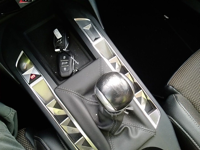 DS DS3 BlueHDi 100 So Chic 73 kW (100 CV) Vehículo usado en Madrid DS DS3 BlueHDi 100 So Chic 73 kW (100 CV) Vehículo usado en Madrid