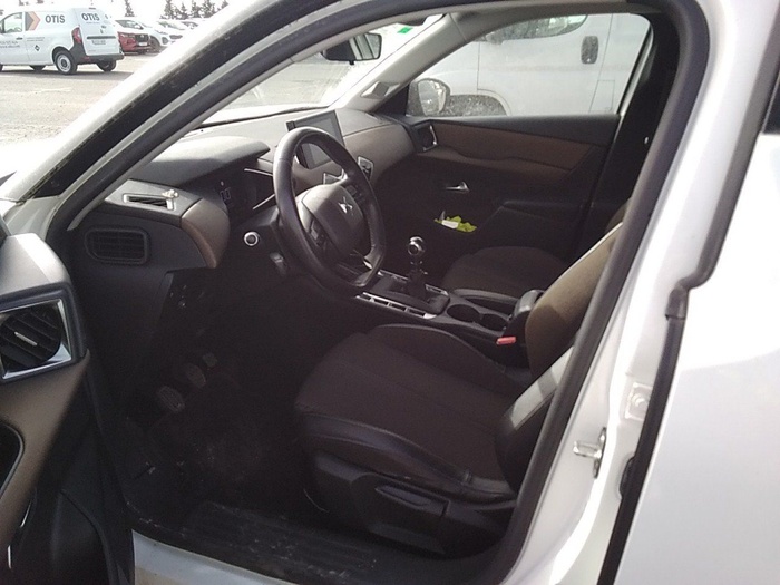 DS DS3 BlueHDi 100 So Chic 73 kW (100 CV) Vehículo usado en Madrid DS DS3 BlueHDi 100 So Chic 73 kW (100 CV) Vehículo usado en Madrid