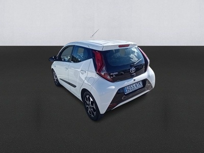 Toyota Aygo 1.0 70 x-play 53 kW (72 CV) 6 Toyota Aygo 1.0 70 x-play 53 kW (72 CV) 6