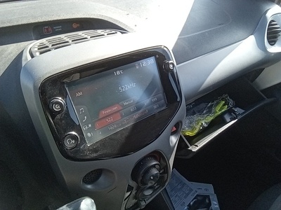 Toyota Aygo 1.0 70 x-play 53 kW (72 CV) 12 Toyota Aygo 1.0 70 x-play 53 kW (72 CV) 12