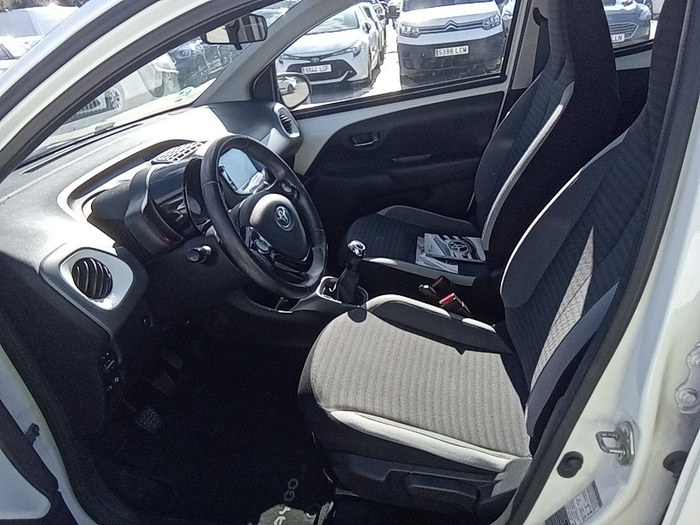 Toyota Aygo 1.0 70 x-play 53 kW (72 CV) Vehículo usado en Madrid Toyota Aygo 1.0 70 x-play 53 kW (72 CV) Vehículo usado en Madrid
