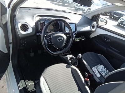 Toyota Aygo 1.0 70 x-play 53 kW (72 CV) 7 Toyota Aygo 1.0 70 x-play 53 kW (72 CV) 7
