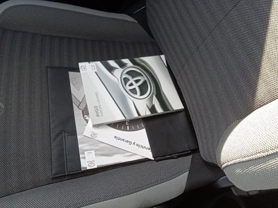 Toyota Aygo 1.0 70 x-play 53 kW (72 CV) 14 Toyota Aygo 1.0 70 x-play 53 kW (72 CV) 14