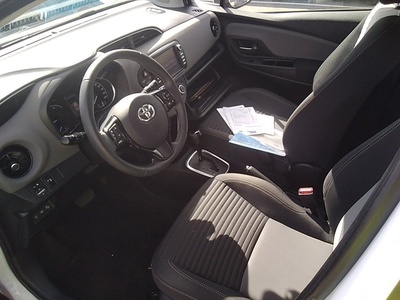 Toyota Yaris 1.5 100H Active 74 kW (100 CV) 7 Toyota Yaris 1.5 100H Active 74 kW (100 CV) 7