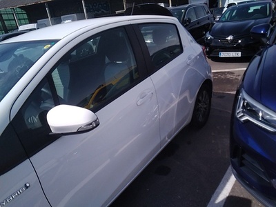 Toyota Yaris 1.5 100H Active 74 kW (100 CV) 15 Toyota Yaris 1.5 100H Active 74 kW (100 CV) 15