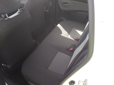 Toyota Yaris 1.5 100H Active 74 kW (100 CV) 13 Toyota Yaris 1.5 100H Active 74 kW (100 CV) 13