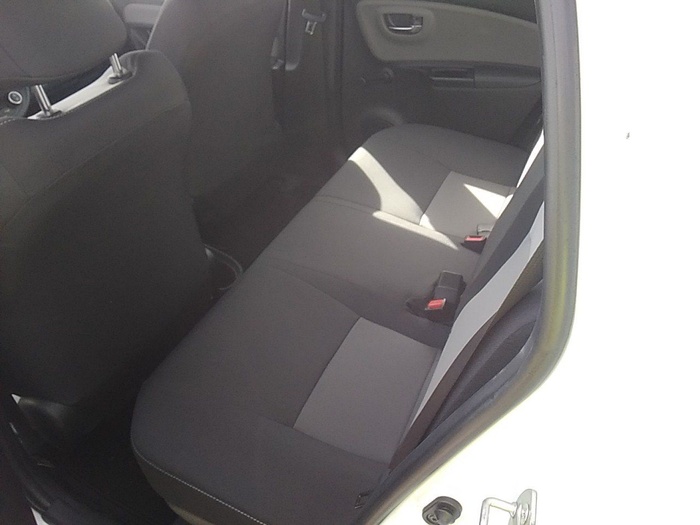 Toyota Yaris 1.5 100H Active 74 kW (100 CV) Vehículo usado en Madrid Toyota Yaris 1.5 100H Active 74 kW (100 CV) Vehículo usado en Madrid