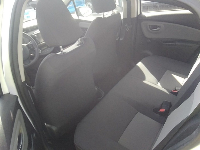 Toyota Yaris 1.5 100H Active 74 kW (100 CV) Vehículo usado en Madrid Toyota Yaris 1.5 100H Active 74 kW (100 CV) Vehículo usado en Madrid