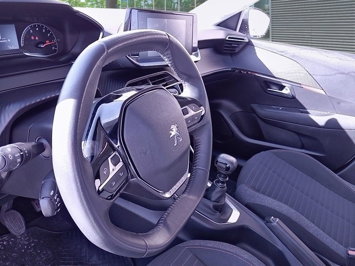 Peugeot 208 BlueHDi 100 Active 75 kW (100 CV) Vehículo usado en Madrid Peugeot 208 BlueHDi 100 Active 75 kW (100 CV) Vehículo usado en Madrid