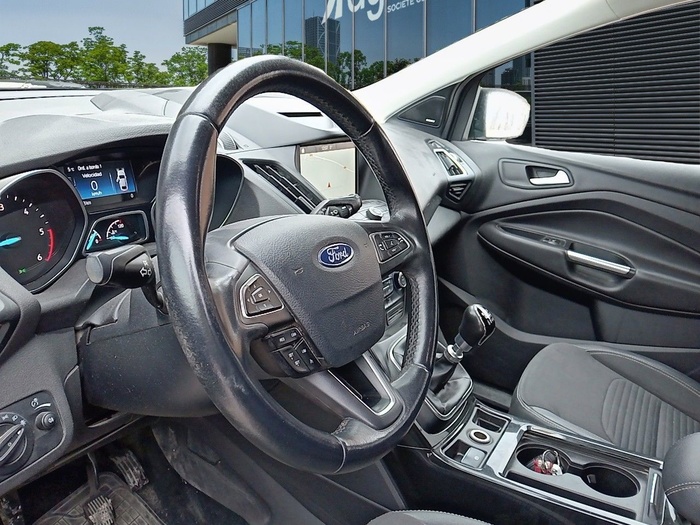 Ford Kuga 2.0 TDCI S&S Titanium 4x2 110 kW (150 CV) Vehículo usado en Madrid Ford Kuga 2.0 TDCI S&S Titanium 4x2 110 kW (150 CV) Vehículo usado en Madrid