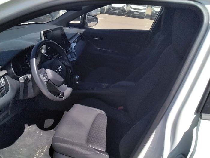 Toyota C-HR 1.8 125H Active 90 kW (122 CV) Vehículo usado en Madrid Toyota C-HR 1.8 125H Active 90 kW (122 CV) Vehículo usado en Madrid