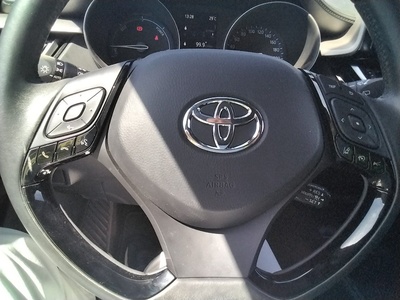 Toyota C-HR 1.8 125H Active 90 kW (122 CV) 15 Toyota C-HR 1.8 125H Active 90 kW (122 CV) 15