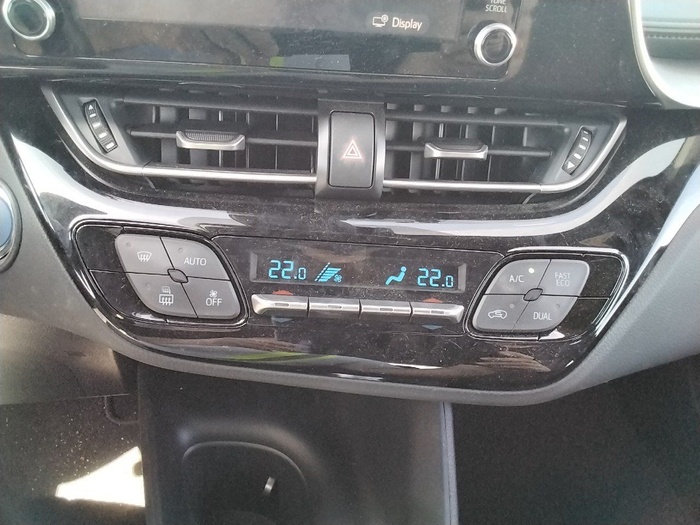 Toyota C-HR 1.8 125H Active 90 kW (122 CV) Vehículo usado en Madrid Toyota C-HR 1.8 125H Active 90 kW (122 CV) Vehículo usado en Madrid