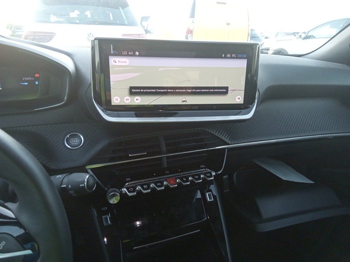 Peugeot 2008 PureTech 100 S&S Allure 75 kW (100 CV) Vehículo usado en Madrid Peugeot 2008 PureTech 100 S&S Allure 75 kW (100 CV) Vehículo usado en Madrid