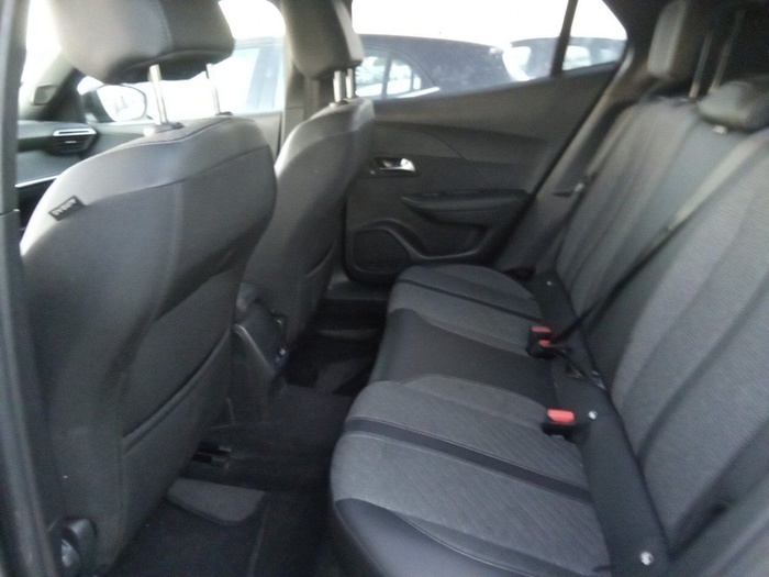 Peugeot 2008 PureTech 100 S&S Allure 75 kW (100 CV) Vehículo usado en Madrid Peugeot 2008 PureTech 100 S&S Allure 75 kW (100 CV) Vehículo usado en Madrid