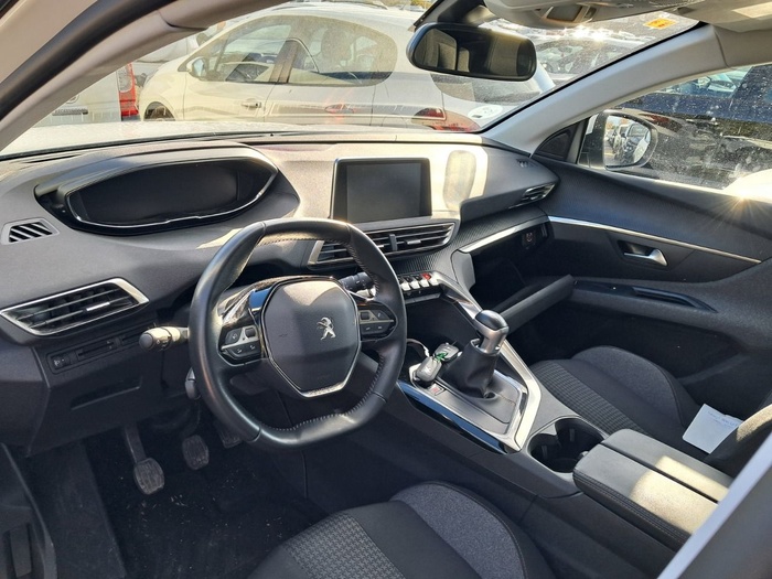 Peugeot 5008 BlueHDI 130 S&S Active 96 kW (130 CV) Vehículo usado en Madrid Peugeot 5008 BlueHDI 130 S&S Active 96 kW (130 CV) Vehículo usado en Madrid