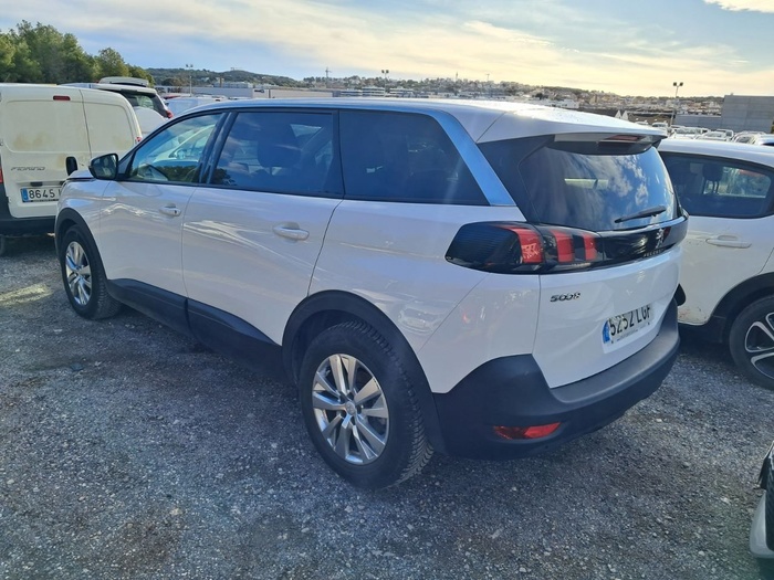 Peugeot 5008 BlueHDI 130 S&S Active 96 kW (130 CV) Vehículo usado en Madrid Peugeot 5008 BlueHDI 130 S&S Active 96 kW (130 CV) Vehículo usado en Madrid