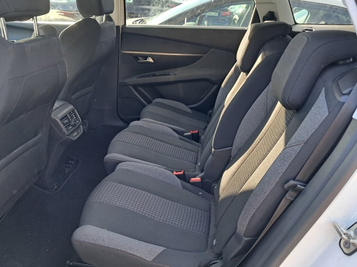 Peugeot 5008 BlueHDI 130 S&S Active 96 kW (130 CV) Vehículo usado en Madrid Peugeot 5008 BlueHDI 130 S&S Active 96 kW (130 CV) Vehículo usado en Madrid