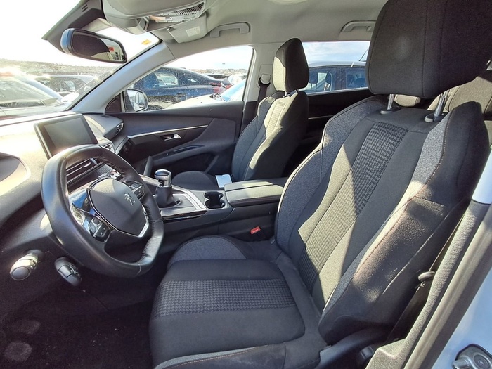 Peugeot 5008 BlueHDI 130 S&S Active 96 kW (130 CV) Vehículo usado en Madrid Peugeot 5008 BlueHDI 130 S&S Active 96 kW (130 CV) Vehículo usado en Madrid