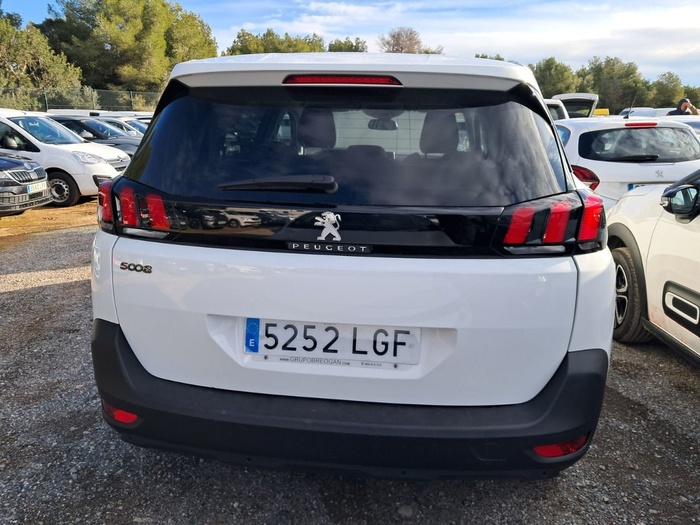 Peugeot 5008 BlueHDI 130 S&S Active 96 kW (130 CV) Vehículo usado en Madrid Peugeot 5008 BlueHDI 130 S&S Active 96 kW (130 CV) Vehículo usado en Madrid