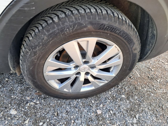 Peugeot 5008 BlueHDI 130 S&S Active 96 kW (130 CV) Vehículo usado en Madrid Peugeot 5008 BlueHDI 130 S&S Active 96 kW (130 CV) Vehículo usado en Madrid