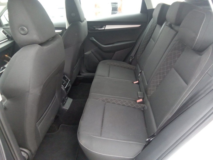 Skoda Karoq 1.0 TSI Ambition 81 kW (110 CV) Vehículo usado en Madrid Skoda Karoq 1.0 TSI Ambition 81 kW (110 CV) Vehículo usado en Madrid