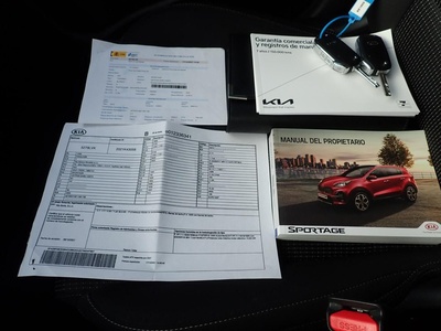 Kia Sportage 1.6 MHEV Black Edition 100 kW (136 CV) 9 Kia Sportage 1.6 MHEV Black Edition 100 kW (136 CV) 9