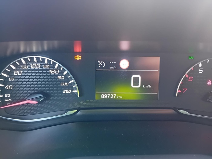 Peugeot 2008 BlueHDi 110 S&S Active Pack 81 kW (110 CV) Vehículo usado en Madrid Peugeot 2008 BlueHDi 110 S&S Active Pack 81 kW (110 CV) Vehículo usado en Madrid