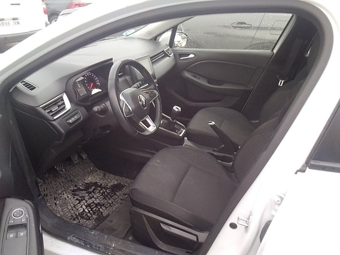 Renault Clio Intens TCe 66 kW (90 CV) Vehículo usado en Madrid Renault Clio Intens TCe 66 kW (90 CV) Vehículo usado en Madrid