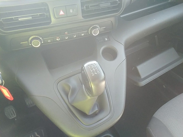 Opel Combo Life 1.5 TD S&S Expression L 75 kW (102 CV) Vehículo usado en Madrid Opel Combo Life 1.5 TD S&S Expression L 75 kW (102 CV) Vehículo usado en Madrid