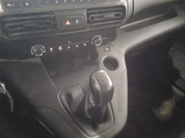 Opel Combo Life 1.5 TD S&S Expression L 75 kW (102 CV) Vehículo usado en Madrid Opel Combo Life 1.5 TD S&S Expression L 75 kW (102 CV) Vehículo usado en Madrid