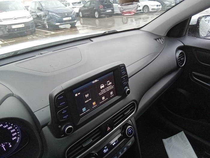 Hyundai Kona 1.0 TGDI Klass 4x2 88 kW (120 CV) Vehículo usado en Madrid Hyundai Kona 1.0 TGDI Klass 4x2 88 kW (120 CV) Vehículo usado en Madrid