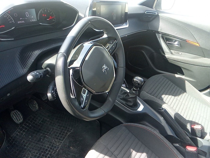 Peugeot 2008 BlueHDi 110 S&S Active 81 kW (110 CV) Vehículo usado en Madrid Peugeot 2008 BlueHDi 110 S&S Active 81 kW (110 CV) Vehículo usado en Madrid