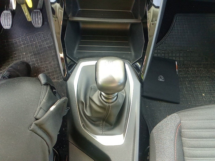 Peugeot 2008 BlueHDi 110 S&S Active 81 kW (110 CV) Vehículo usado en Madrid Peugeot 2008 BlueHDi 110 S&S Active 81 kW (110 CV) Vehículo usado en Madrid