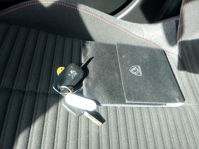 Peugeot 2008 BlueHDi 110 S&S Active 81 kW (110 CV) Vehículo usado en Madrid Peugeot 2008 BlueHDi 110 S&S Active 81 kW (110 CV) Vehículo usado en Madrid