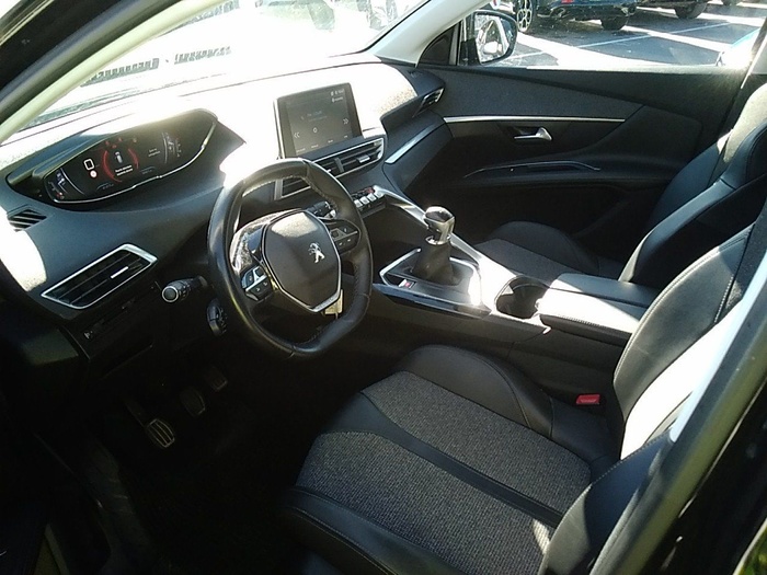 Peugeot 3008 BlueHDI 130 S&S Allure 96 kW (130 CV) Vehículo usado en Madrid Peugeot 3008 BlueHDI 130 S&S Allure 96 kW (130 CV) Vehículo usado en Madrid