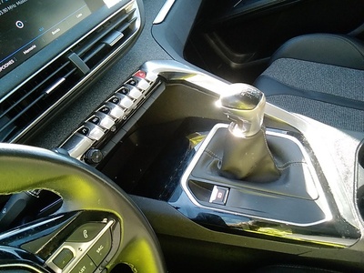 Peugeot 3008 BlueHDI 130 S&S Allure 96 kW (130 CV) 10 Peugeot 3008 BlueHDI 130 S&S Allure 96 kW (130 CV) 10