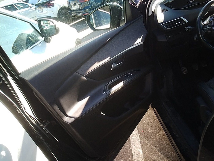 Peugeot 3008 BlueHDI 130 S&S Allure 96 kW (130 CV) Vehículo usado en Madrid Peugeot 3008 BlueHDI 130 S&S Allure 96 kW (130 CV) Vehículo usado en Madrid