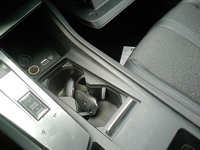 Peugeot 308 BlueHDi 130 S&S Allure EAT8 96 kW (130 CV) Vehículo usado en Madrid Peugeot 308 BlueHDi 130 S&S Allure EAT8 96 kW (130 CV) Vehículo usado en Madrid