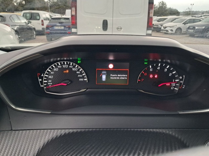 Peugeot 2008 BlueHDi 110 Allure 81 kW (110 CV) Vehículo usado en Madrid Peugeot 2008 BlueHDi 110 Allure 81 kW (110 CV) Vehículo usado en Madrid