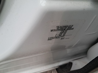 Peugeot 2008 BlueHDi 110 Allure 81 kW (110 CV) 13 Peugeot 2008 BlueHDi 110 Allure 81 kW (110 CV) 13